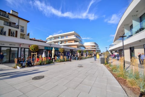 Property building, Floor plan, Landmark view
