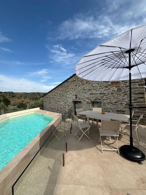 Dining area, Pool view
