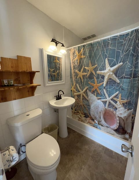 Buccaneer Quarters and Suites Motel in Key Colony Beach