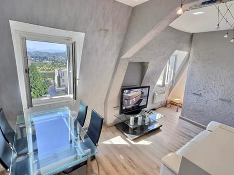 Communal lounge/ TV room, TV and multimedia, Living room