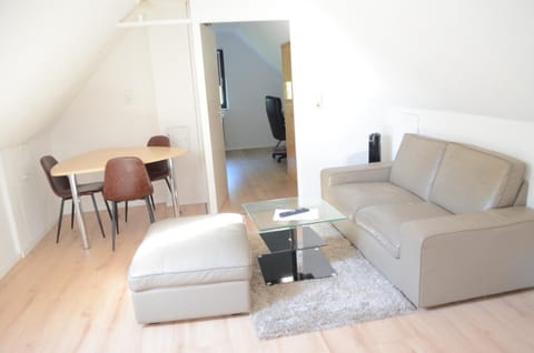 Living room, Seating area, Food