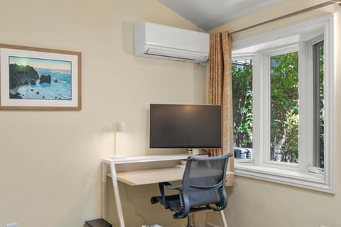 Downtown Palo Alto Gem! Cute, Spotless Guest House Apartment in Stanford