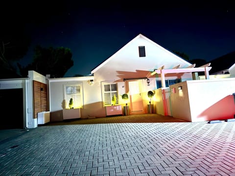Avalon 4 Bed 4 Bath House in residential security Estate House in Stellenbosch