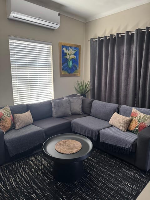 Avalon 4 Bed 4 Bath House in residential security Estate House in Stellenbosch