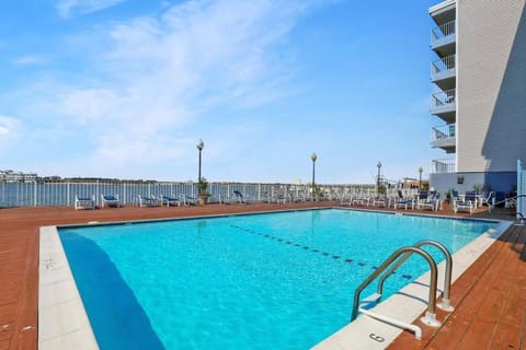 Swimming pool, sunbed