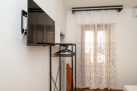 TV and multimedia, Evening entertainment, wardrobe, air conditioner