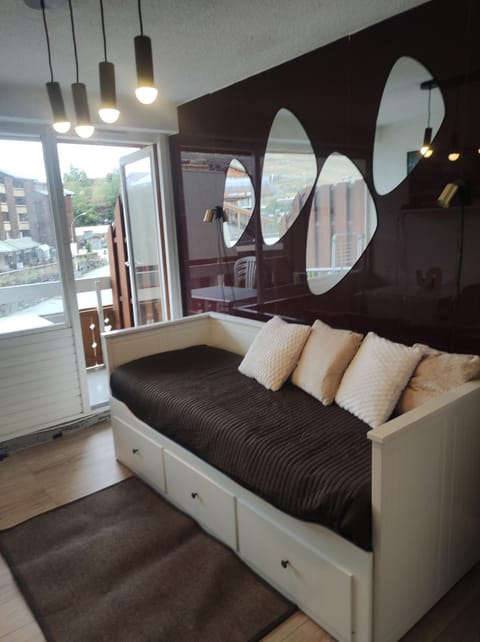 Bed, TV and multimedia, Balcony/Terrace, Living room, Bedroom