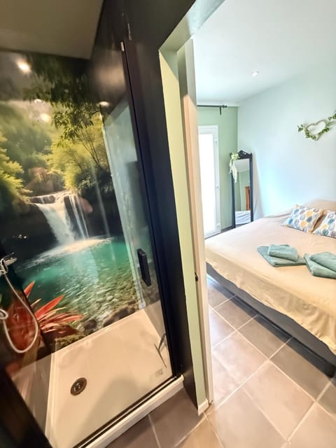 Bed, Bathroom, Photo of the whole room, Bedroom