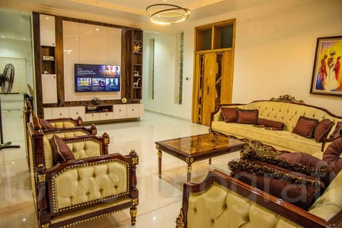 Communal lounge/ TV room, TV and multimedia, Living room, Seating area