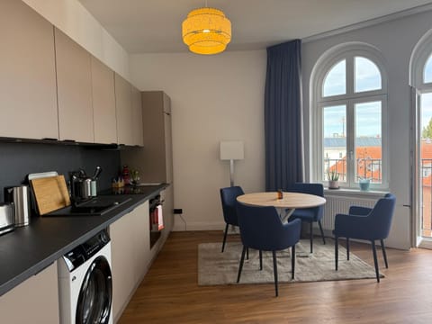Kitchen or kitchenette, Living room, Seating area, Dining area, dishwasher, oven, stove, toaster
