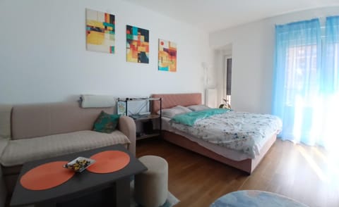Bed, Seating area, Bedroom