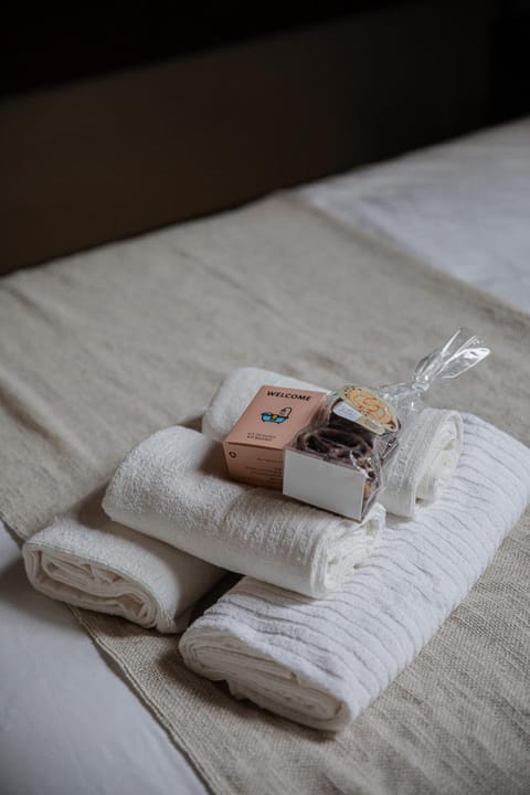 Bedroom, towels