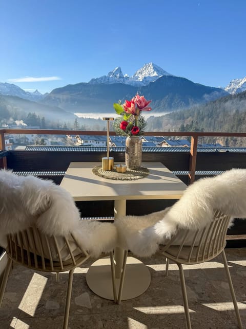 Balcony/Terrace, Mountain view