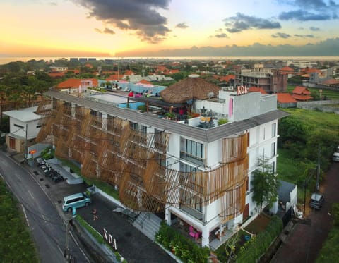 Neighbourhood, Summer, Floor plan, Swimming pool, Swimming pool, Swimming pool, Sunset