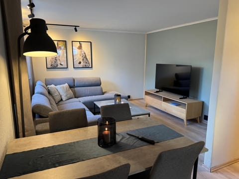 Communal lounge/ TV room, TV and multimedia, Living room, Seating area, Evening entertainment