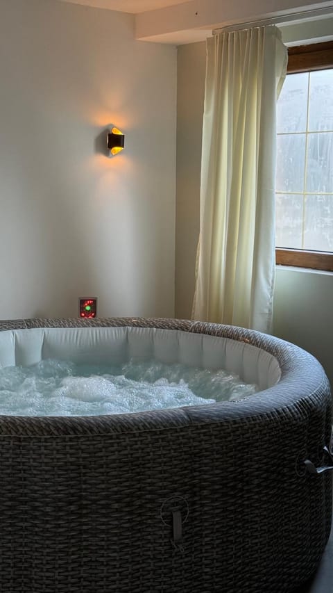 Hot Tub, Hot Tub, Sauna, Sauna