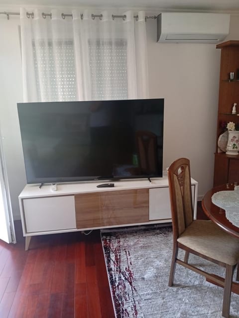 Communal lounge/ TV room, TV and multimedia, Living room, Seating area