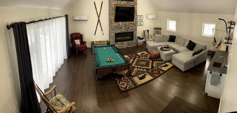 Chalet 91 at Killington - 4BR Luxury Lodge with Hot Tub, Sauna, Pool Table House in Mendon