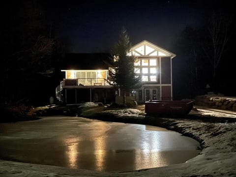 Chalet 91 at Killington - 4BR Luxury Lodge with Hot Tub, Sauna, Pool Table House in Mendon