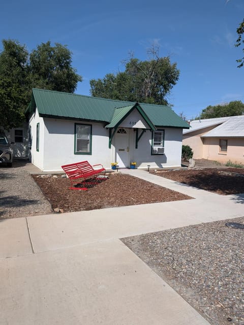 AG House, Recreaters,Work Remote, Surgery, Healing ADA, Pets, Parking House in Montrose