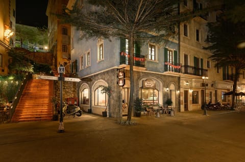 Property building, Night, Neighbourhood, City view, Street view, Location