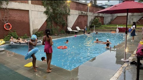 Day, People, Pool view, Swimming pool, children, group of guests, sunbed