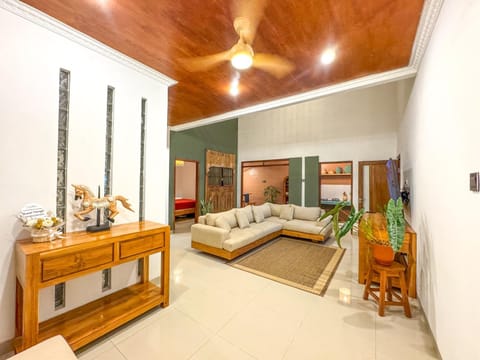 Living room, Photo of the whole room, Seating area, Dining area