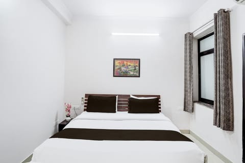 Helo Stay Vivek Vihar Metro Station Hotel in Jaipur