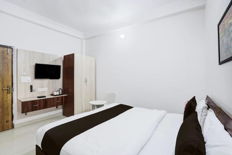 Helo Stay Vivek Vihar Metro Station Hotel in Jaipur