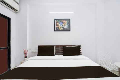 Helo Stay Vivek Vihar Metro Station Hotel in Jaipur