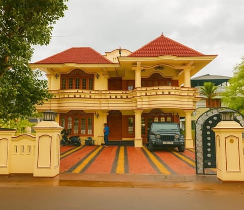 Property building, Facade/entrance, Day, Parking