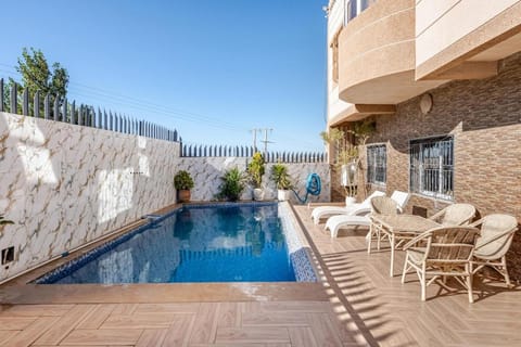 Swimming pool, Swimming pool