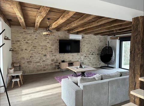 Communal lounge/ TV room, TV and multimedia, Living room, Seating area
