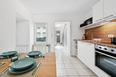 Kitchen or kitchenette, Seating area, Dining area, dishwasher, oven, pet friendly, stove, toaster