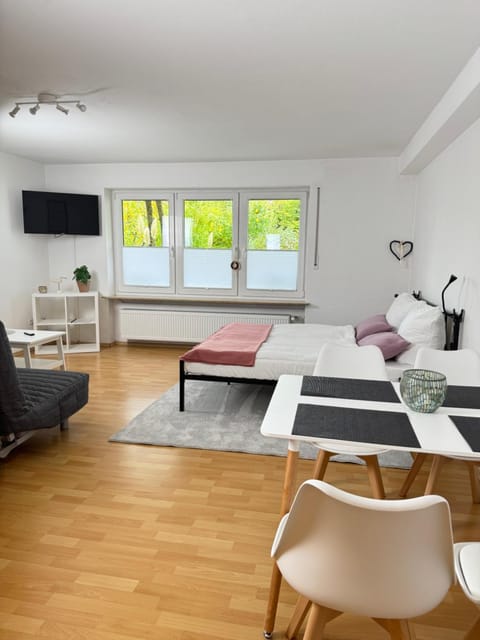 Bed, Living room, Dining area, Bedroom