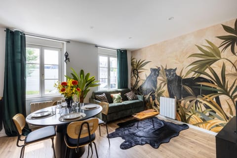 Living room, Dining area