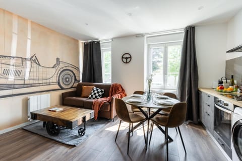 Bed, Living room, Seating area, Dining area, oven, washing machine, kitchen
