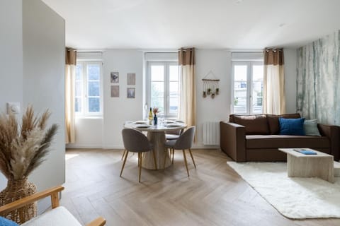 Living room, Seating area, Dining area