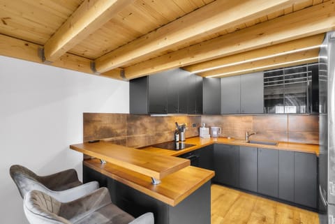 Kitchen or kitchenette, Seating area
