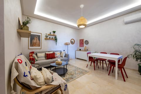 Living room, Seating area, Dining area