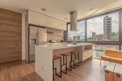 Kitchen or kitchenette, Dining area, oven, pet friendly, stove