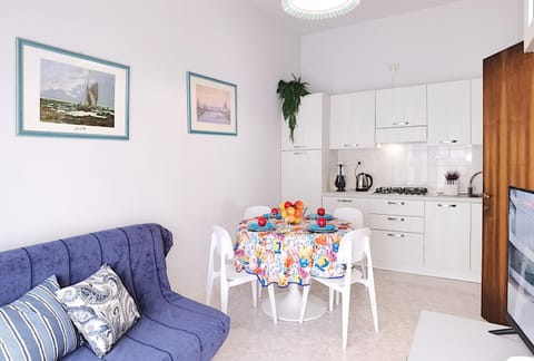 Bed, Kitchen or kitchenette, Living room, Dining area
