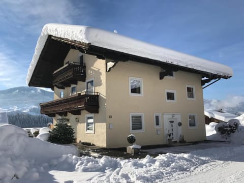 Property building, Natural landscape, Winter, Mountain view, Parking