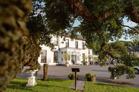 Property building, Natural landscape, Garden