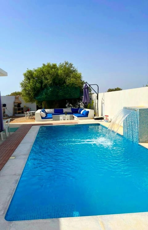 BBQ facilities, Living room, Pool view, Swimming pool, Swimming pool, sunbed