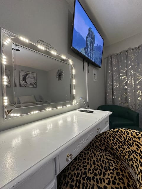 2BR King and Queen beds Games Stadium 6Flags Airport Apartment in Arlington