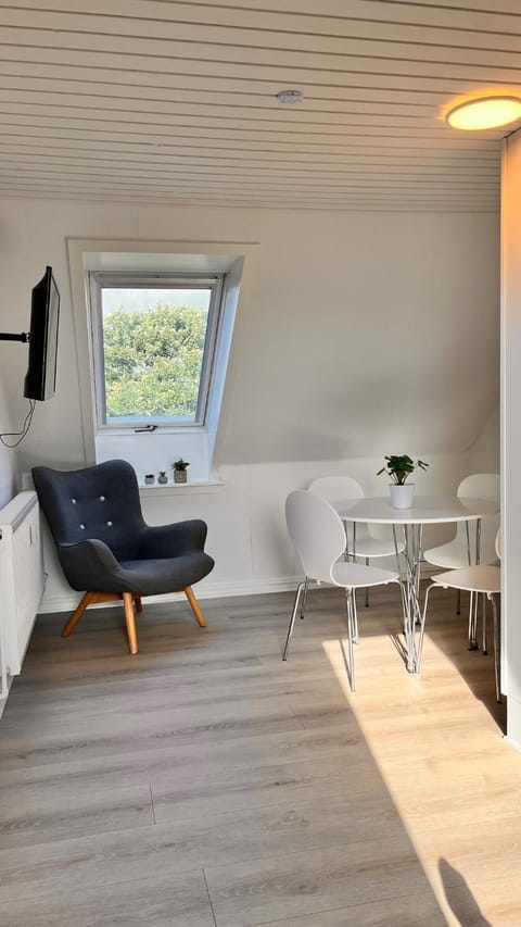 TV and multimedia, Living room, Dining area