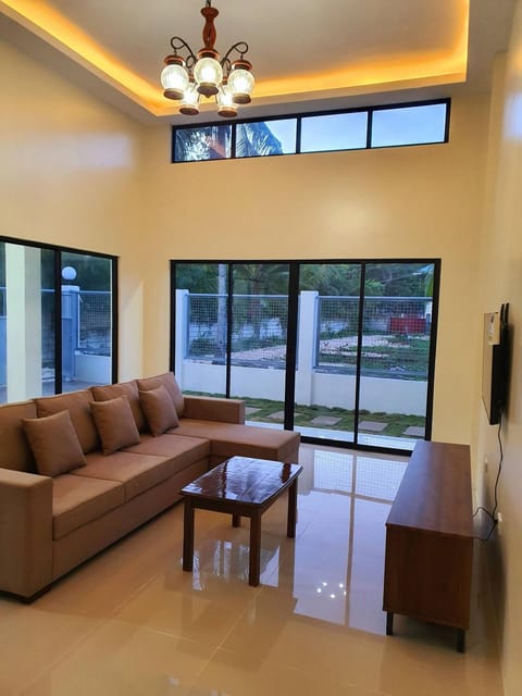 Communal lounge/ TV room, TV and multimedia, Living room, Seating area