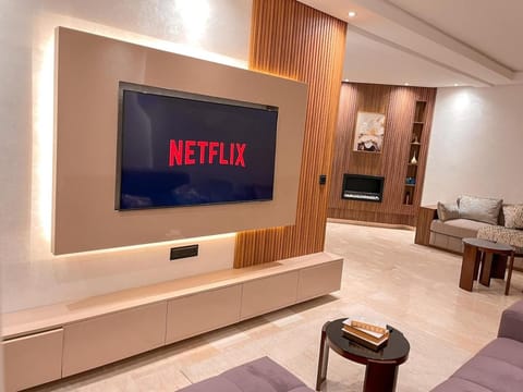 Communal lounge/ TV room, TV and multimedia, Living room, Seating area