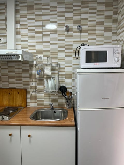 Property building, Photo of the whole room, microwave, kitchen